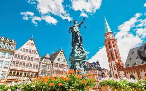 Frankfurt Stadtrundfahrt Open-Top-Bustour am Römerberg in Frankfurt